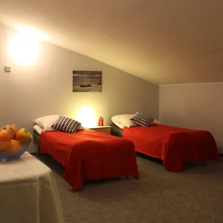 בית אירוח Aura *